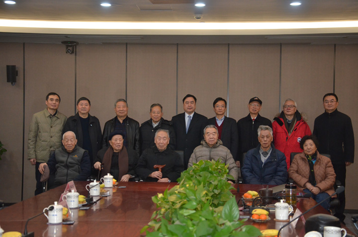 6-趙振元與老領(lǐng)導(dǎo)、大師親切合影留念.JPG