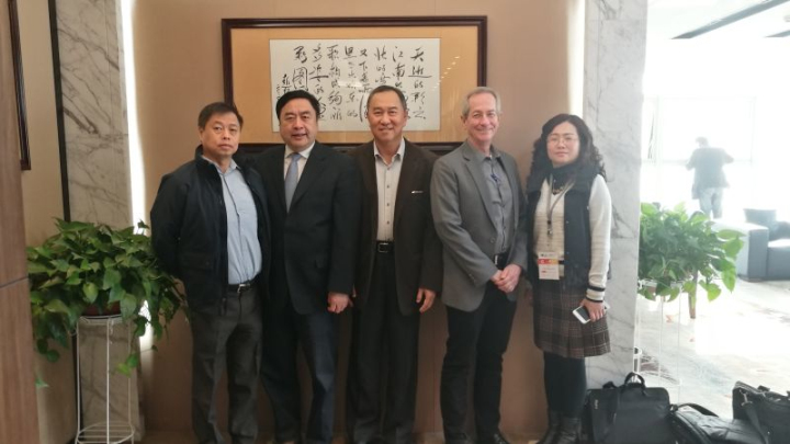11-趙振元、副院長(zhǎng)姚虹與洪啟財(cái)副總裁一行親切合影.jpg